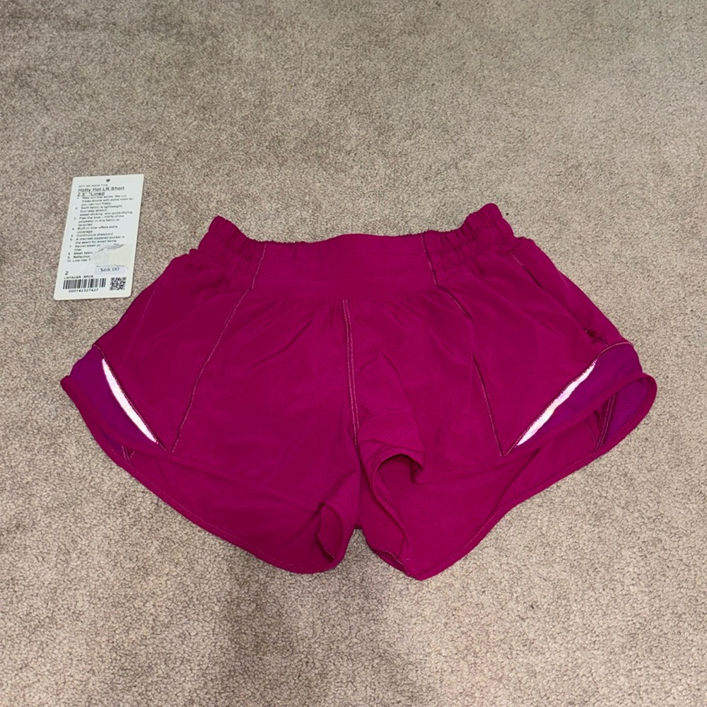 lululemon hotty hot shorts 2.5 in”